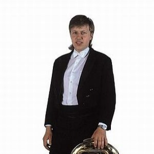 Karel Malimánek, der in der Tschechischen Philharmonie Tuba spielt, reicht eine Tuba nicht. Er wechselt die Instrumente dem Charakter der Komposition entsprechend. Mit Veselka nahm er Solokompositionen für Tuba von Ladislav Kubeš sen., Jaroslav Škabrada und von Jaroslav Zeman auf. Vor kurzem nahm er Montis „Czardas“ auf, wobei er das Violinsolo virtuos mit seiner Tuba spielte. In einer Aufnahme der weltbekannten Komposition „Karneval in Venedig“ spielte er dieTrompetenstimme mit seiner Tuba.