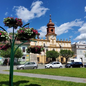 Veselí nad Lužnicí - náměstí s pohledem na "STAROU RADNICI"