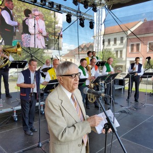 Miloň Čepelka propaguje knihu, kterou napsal o Ladislavu Kubešovi